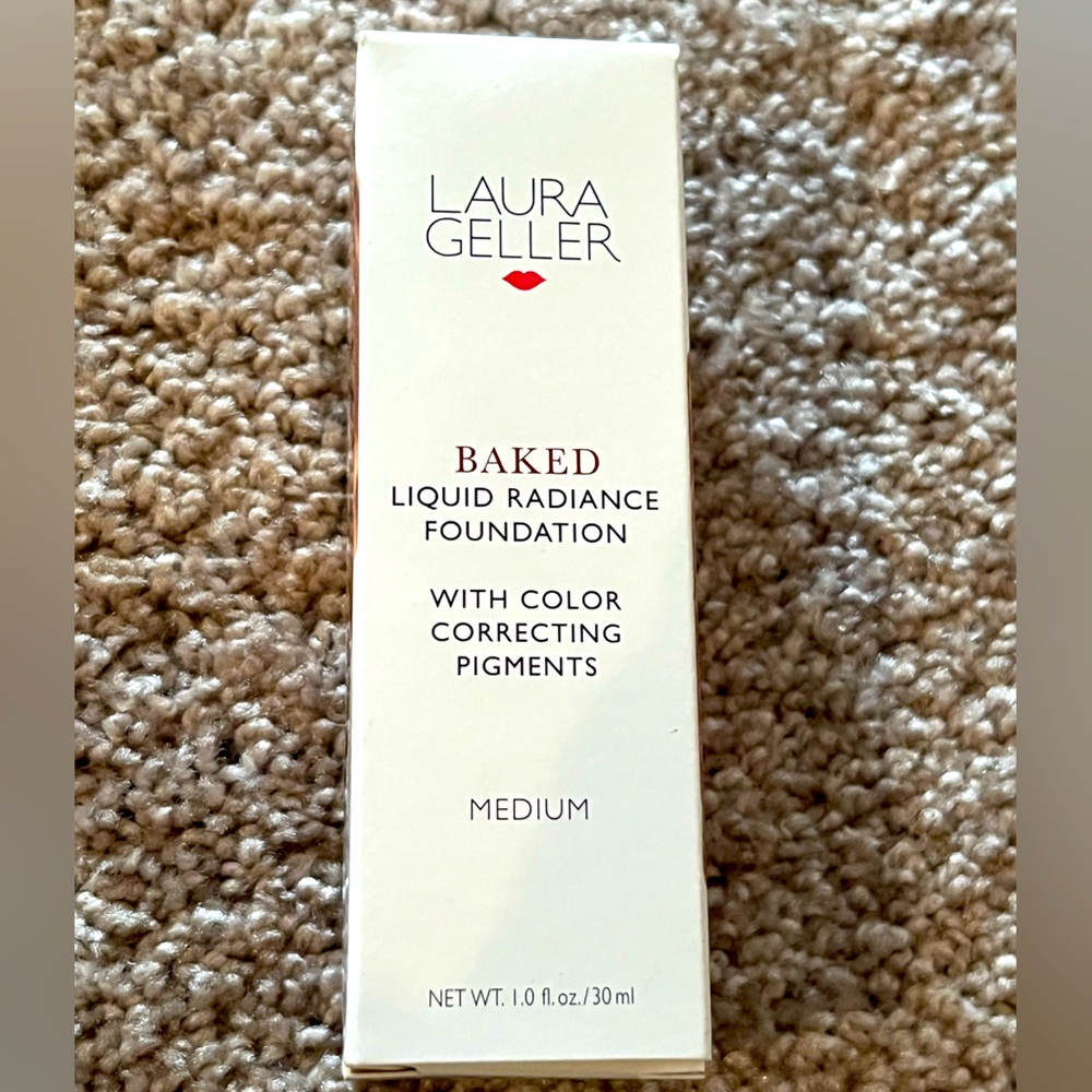 Laura Geller baked radiance foundation